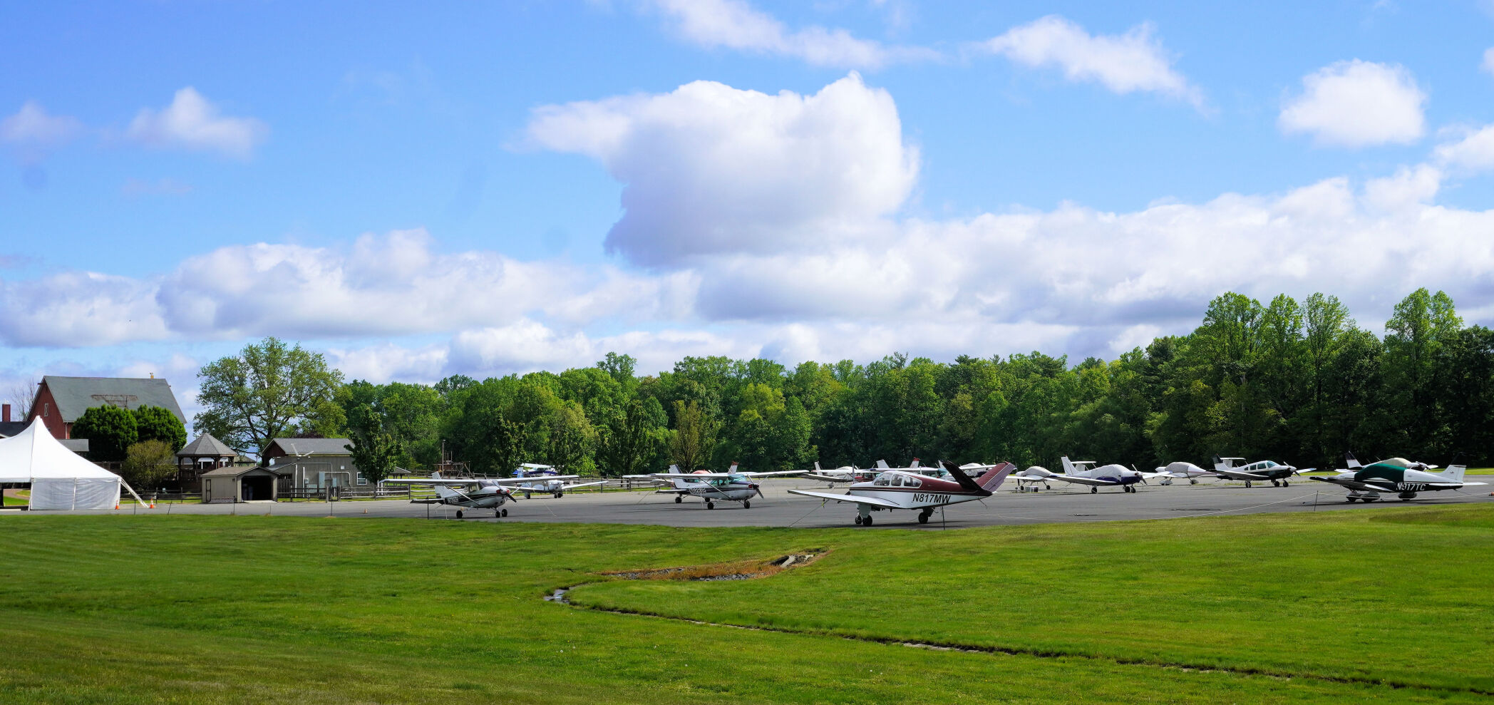 XXXflying w field NAB02775.JPG